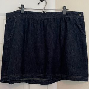 Mini jean skirt, button closure, with pockets